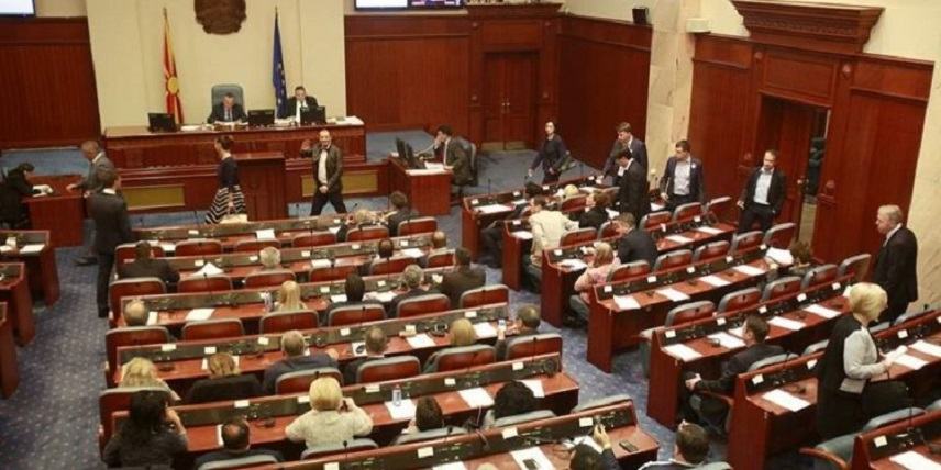 ΠΓΔΜ: «Πέρασαν» από την επιτροπή της Βουλής οι επίμαχες τροπολογίες για τη “Μακεδονική” υπηκοότητα