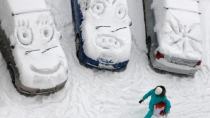 Τσουνάμι χιονιού “καταπίνει” πόλη στην Σιβηρία [video]