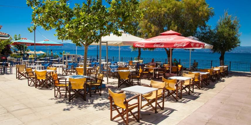 Έρχεται η πλατφόρμα mystreet: καταγγελίες των πολιτών για καταπάτηση πεζοδρομίων-πλατειών