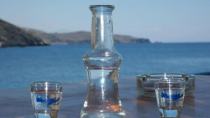 Taste Atlas: Τέσσερα ελληνικά ποτά στα 79 καλύτερα του κόσμου – Αποθέωση για την τσικουδιά!