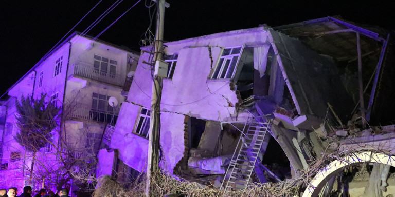 Τρόμος από τον σεισμό στην Τουρκία: νεκροί και τραυματίες