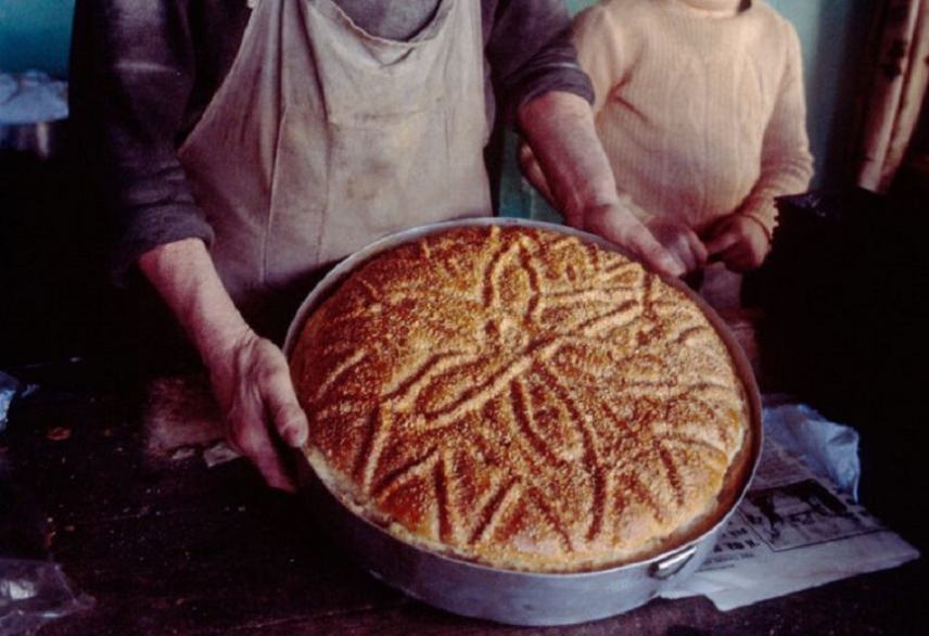 Τα γιορτινά γλυκά των Ελλήνων μαζί με 12 συνταγές