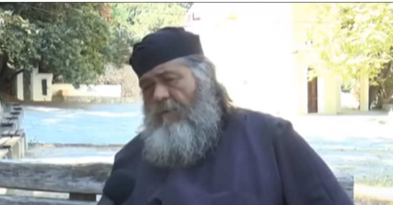 Από μπάρμαν... ιερέας σε 15 ορεινά χωριά της Κρήτης (βιντεο)